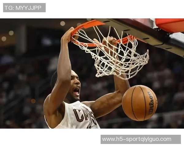 小莫布里首秀表现亮眼18分钟内贡献12分6板2助助力球队胜利 小莫布里首秀表现亮眼18分钟内贡献12分6板2助助力球队胜利