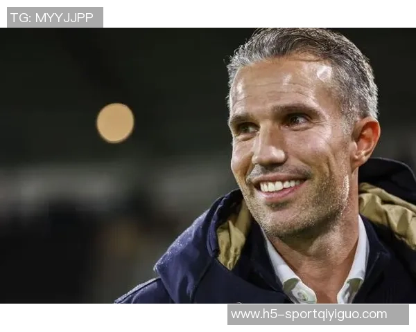 范佩西以教练身份为儿子首秀做决定表达期待与责任感 范佩西以教练身份为儿子首秀做决定表达期待与责任感